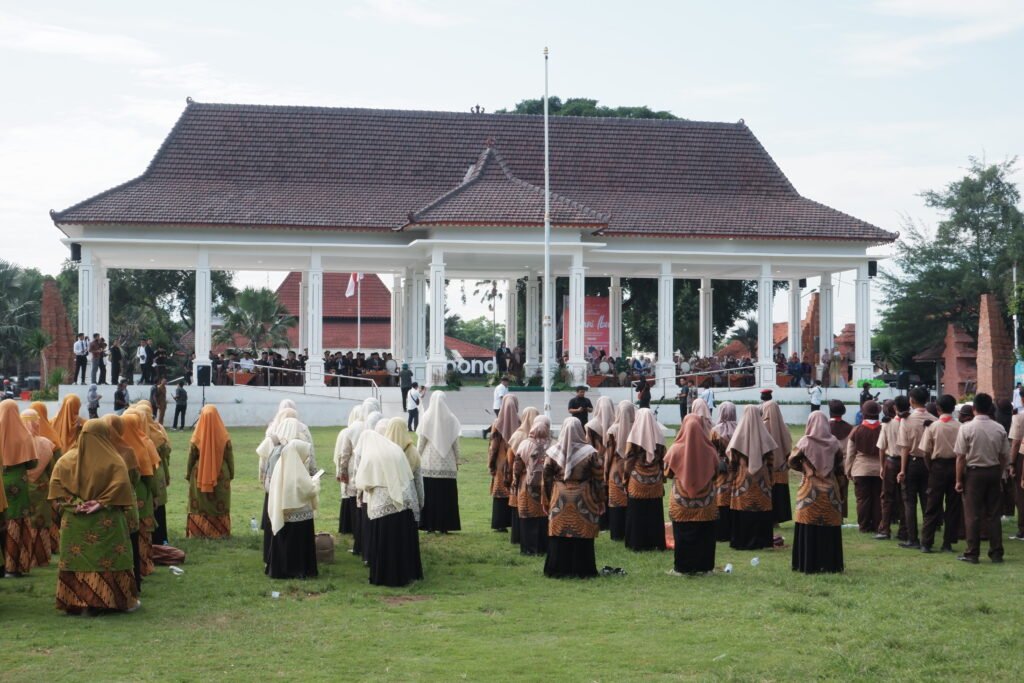 wanita ldii mengikuti upacara